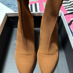 Chic Ribbed Ankle Booties in Brown